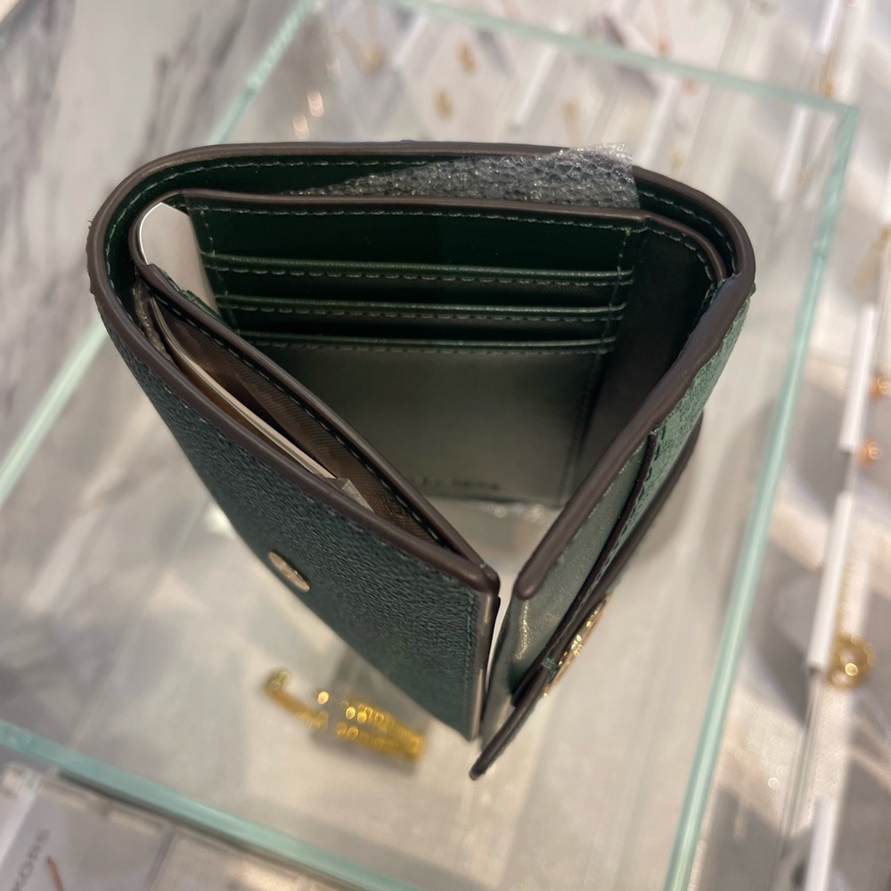 MICHAEL KORS Greenwich Medium Ombré Signature Logo Tri-Fold Wallet
Moss Multi
NW - Picture 15 of 16